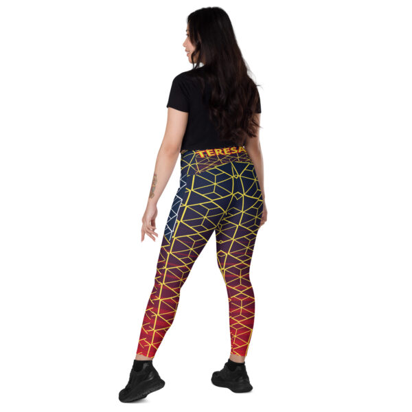 all-over-print-recycled-crossover-leggings-with-pockets-white-left-back-691d886716252.jpg Leggins de cintura cruzada con bolsillos