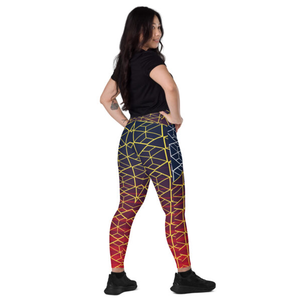 all-over-print-recycled-crossover-leggings-with-pockets-white-right-back-691d886716f42.jpg Leggins de cintura cruzada con bolsillos