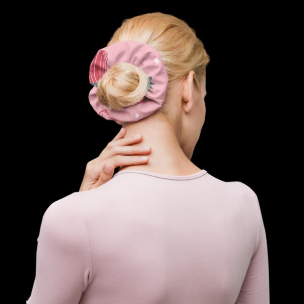all-over-print-recycled-scrunchie-white-back-6832b4e479035.jpg Coletero reciclado dibujo de fresas