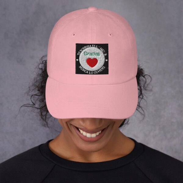 classic-dad-hat-pink-front-6823b3dfa8990.jpg Gorra con corona baja